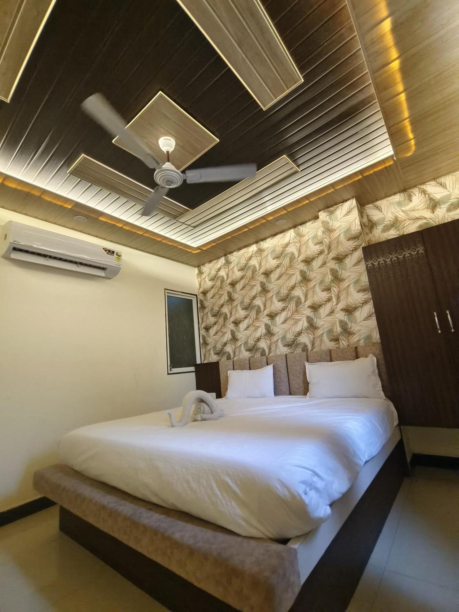 Hotel Jain Shree Uddzsaín Kültér fotó